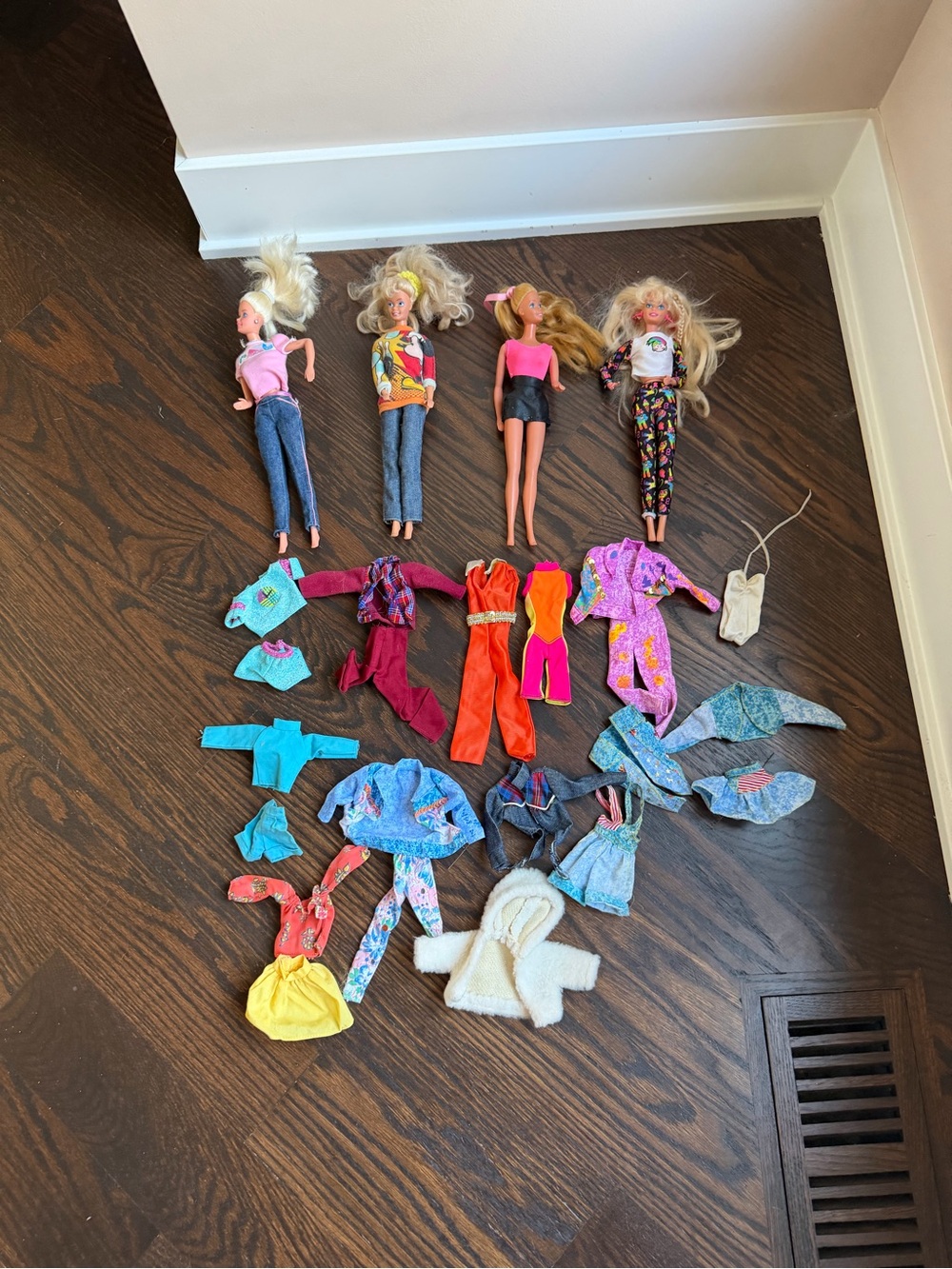 Lot of vintage Barbie clothes/ Barbies